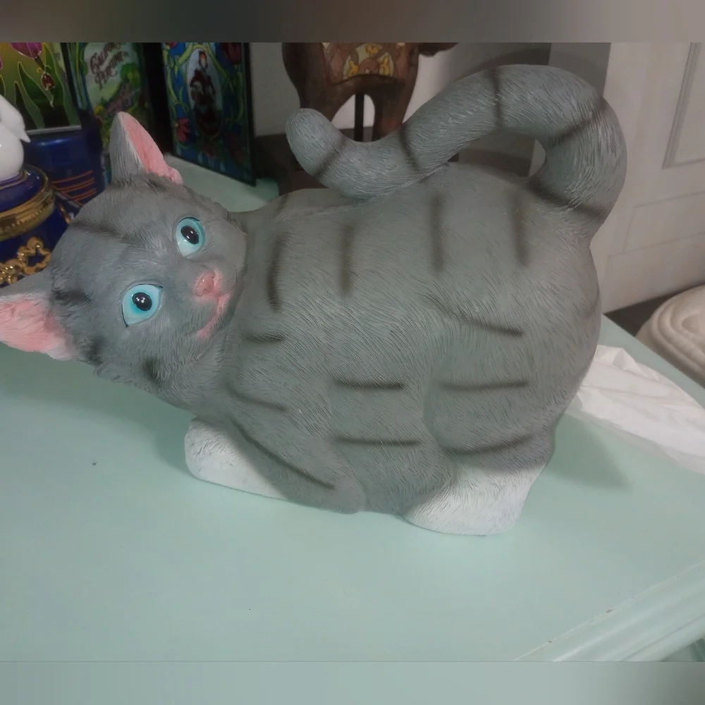 Cat Tissue Holder